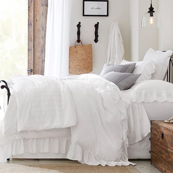 Pottery Barn White Embroidered Eyelet Patterned Duvet Cover - Picture 2 of 3